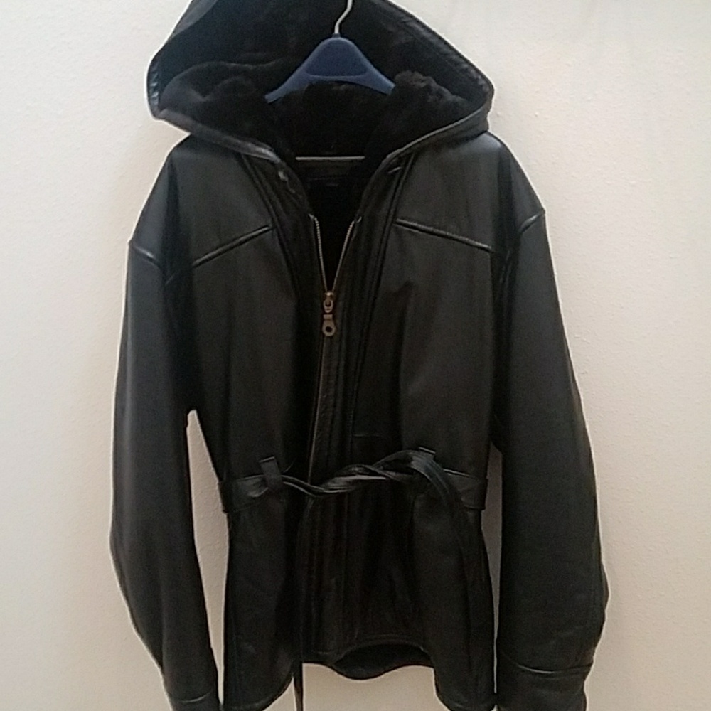 Wilsons Leather womans coat.. fur lining..